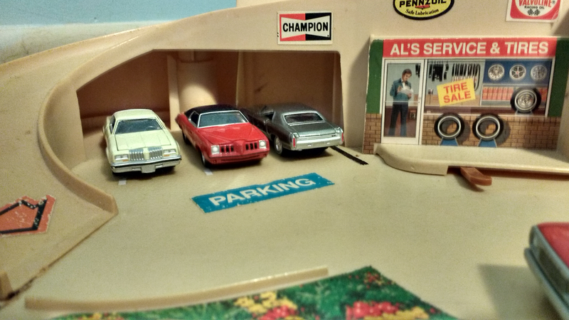 Illustration for article titled A Friday flashback to the old Hot Wheels service center.